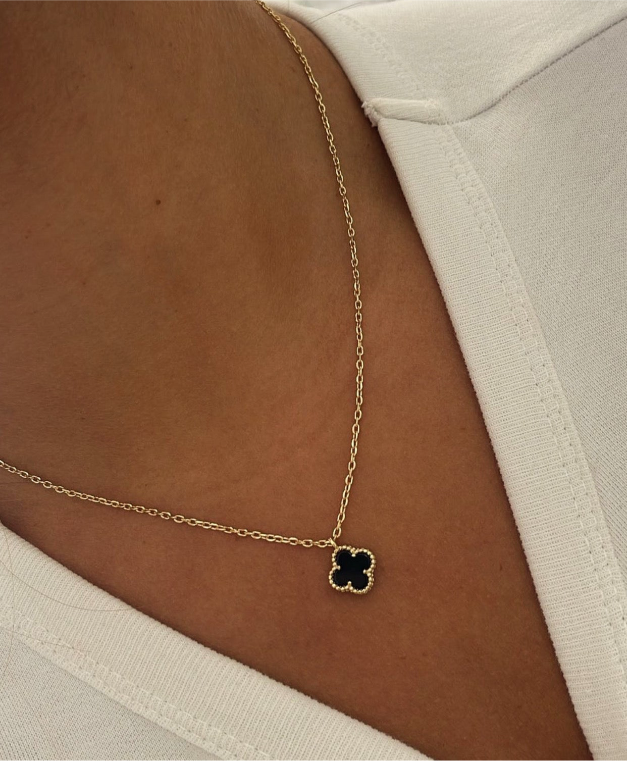 Collier Ciré Noir – Pendentif Trèfle 19x16 Mm – Neuf Sans Emballage