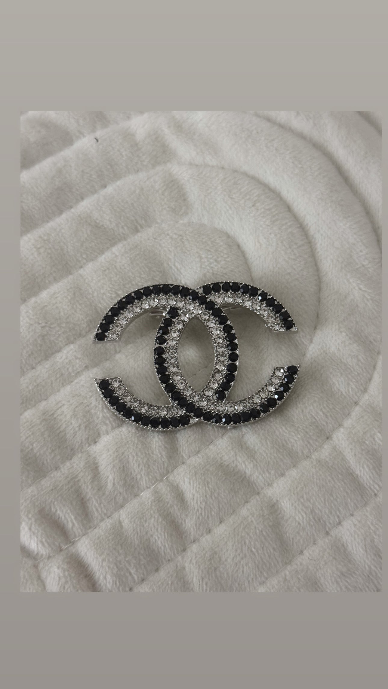 Broche black Chaney