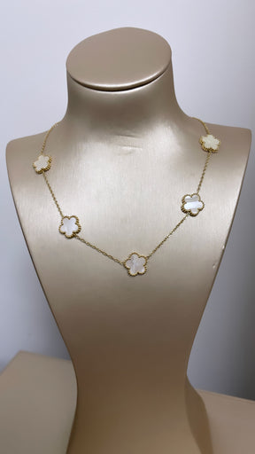 Collier Many white