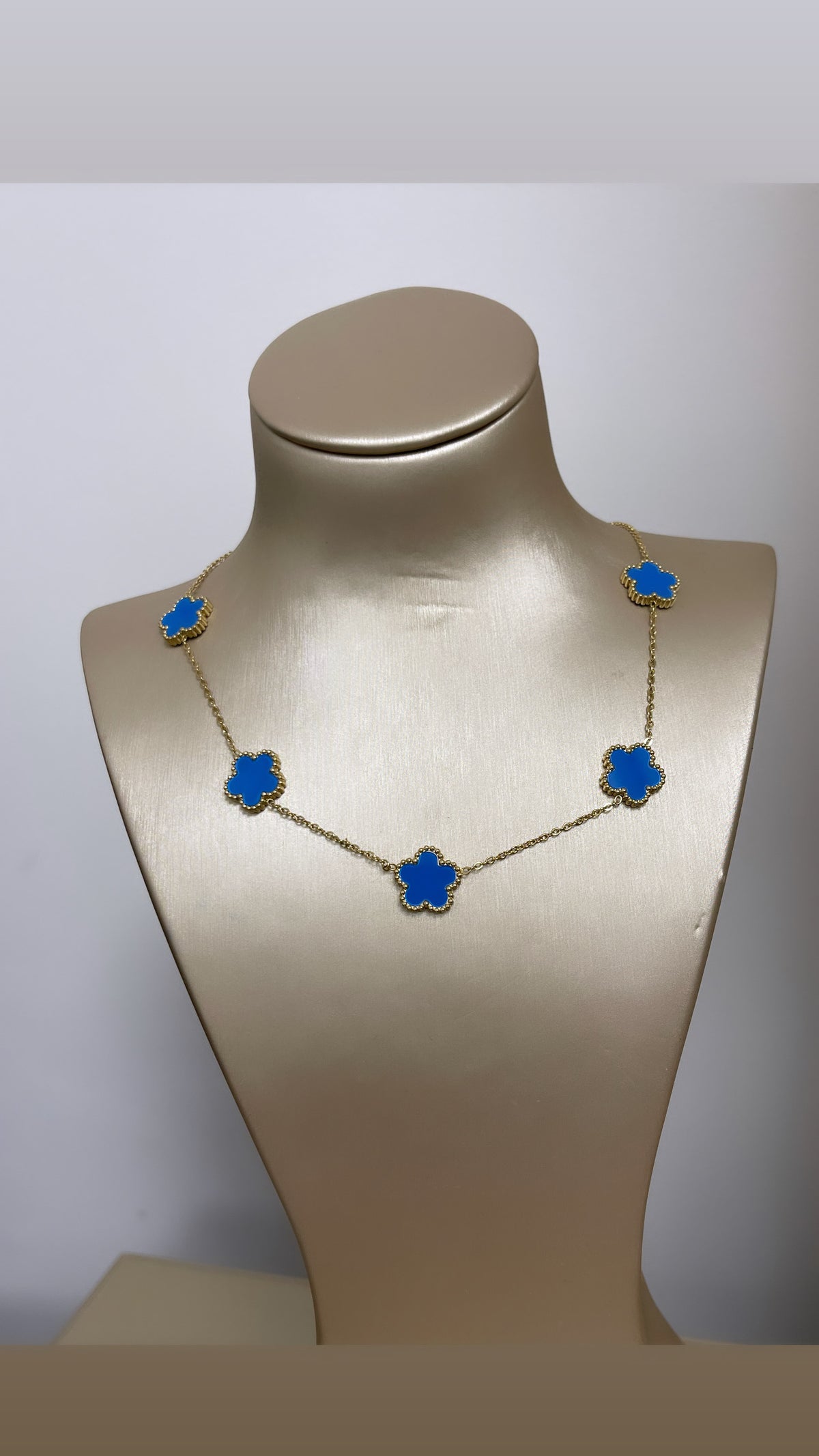 Collier trefle Many bleu roi