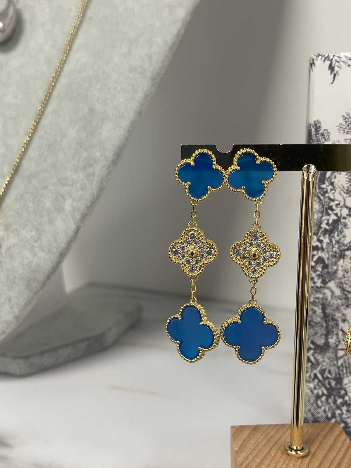 Boucles d’oreille trefle golden bleu roi