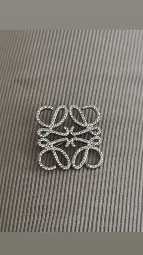 Broche mini loe