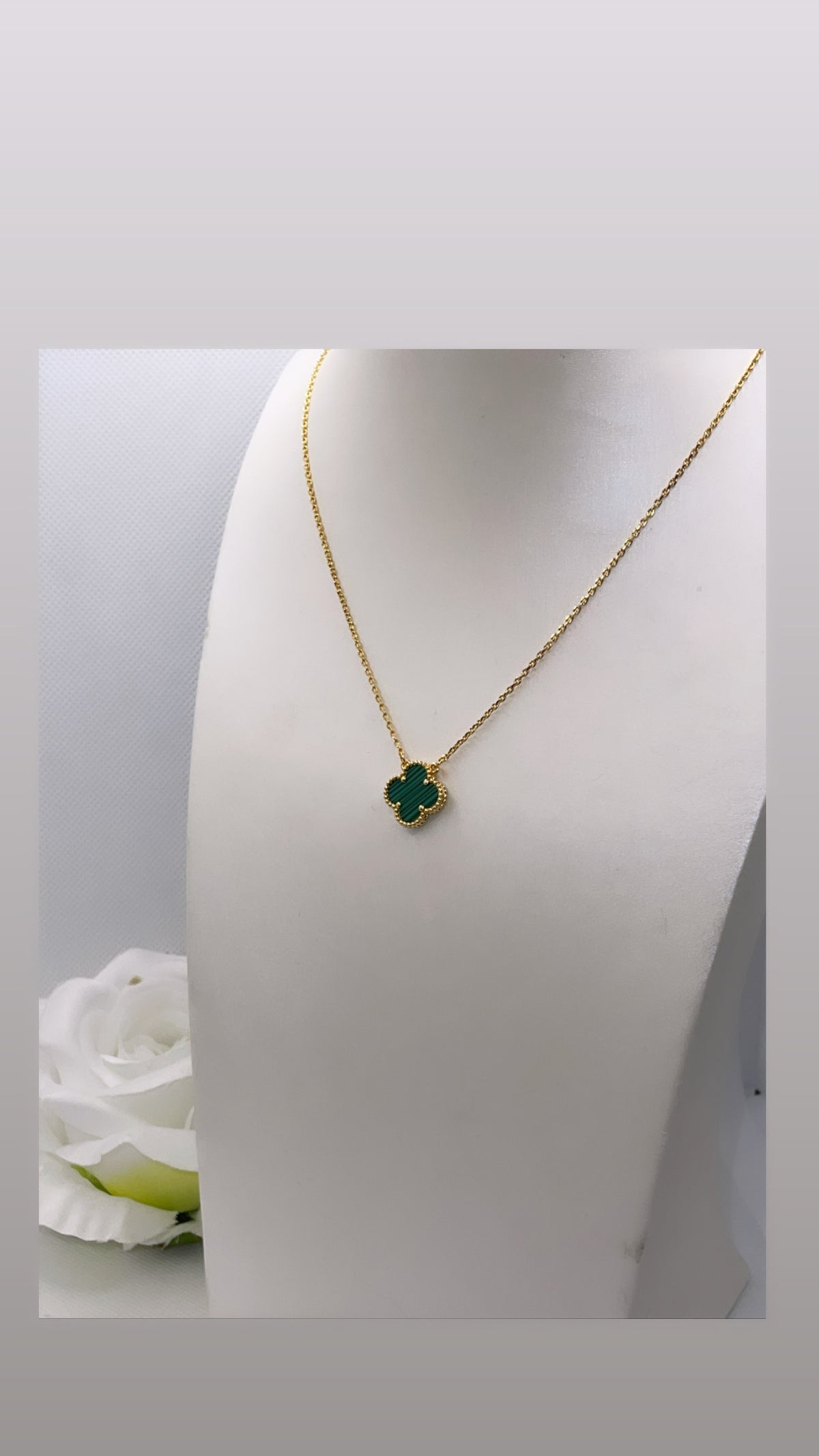 Collier trèfle vert