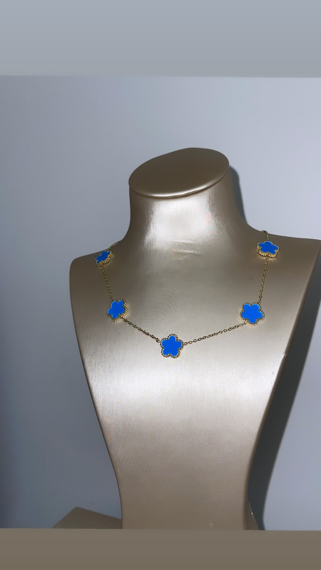 Collier trefle Many bleu roi