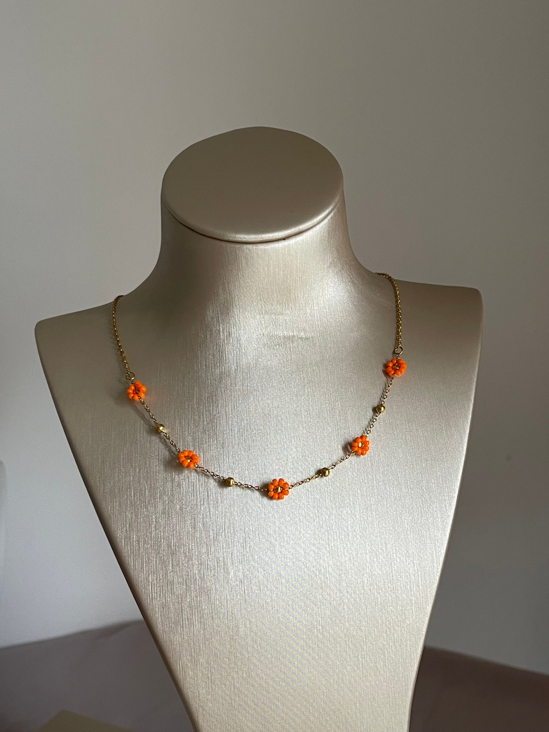 Collier Hollidays orange