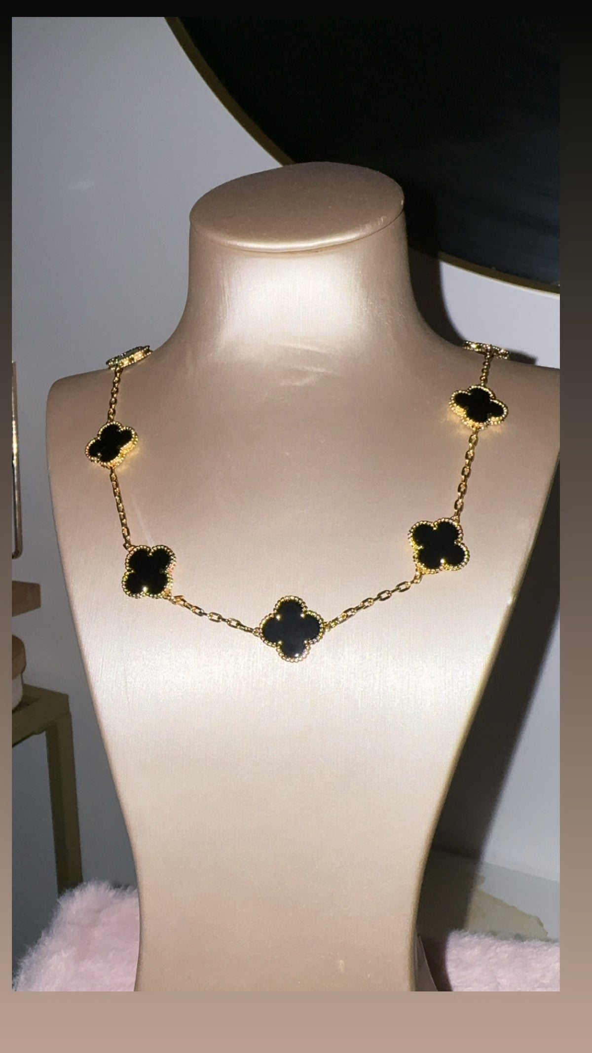 Collier plusieurs trèfles noir